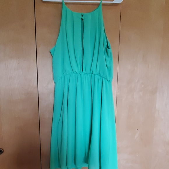 Green halter dree - Picture 2 of 4